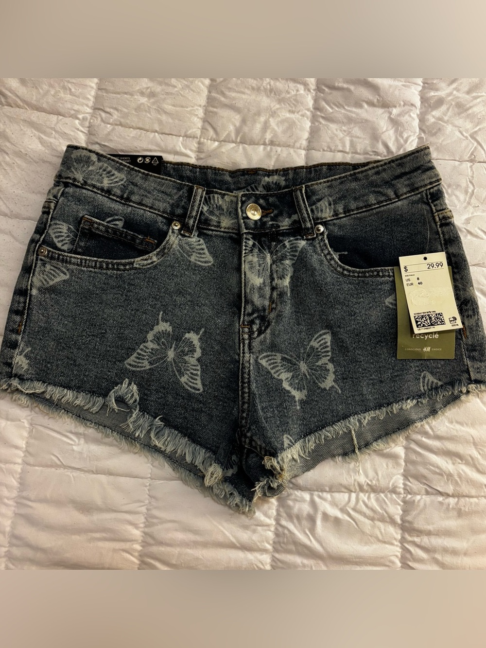 New with tags H&M DIVIDED Butterfly Jean Shorts Women’s size 8